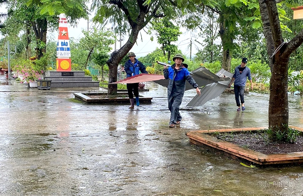 Đảm bảo an toàn cho học sinh đến trường sau mưa lũ