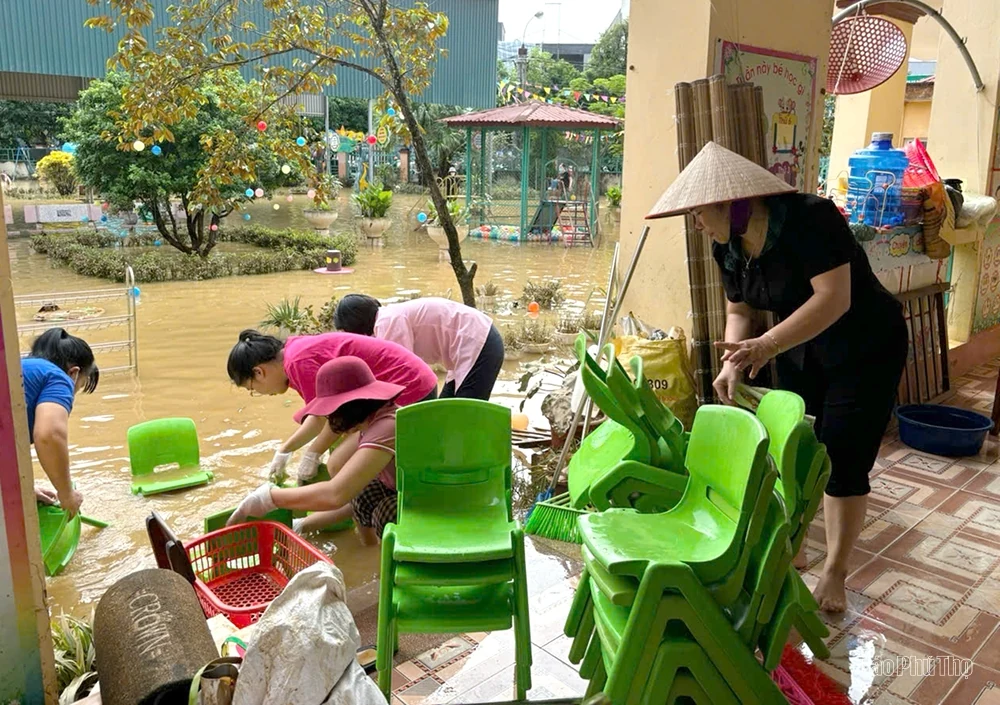 Đảm bảo an toàn cho học sinh đến trường sau mưa lũ