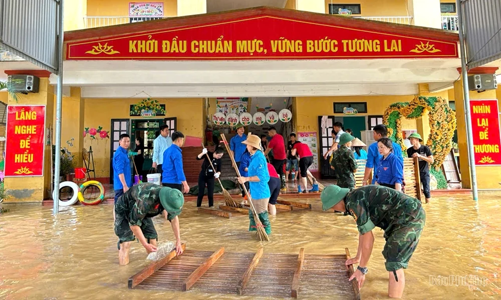 Đảm bảo an toàn cho học sinh đến trường sau mưa lũ