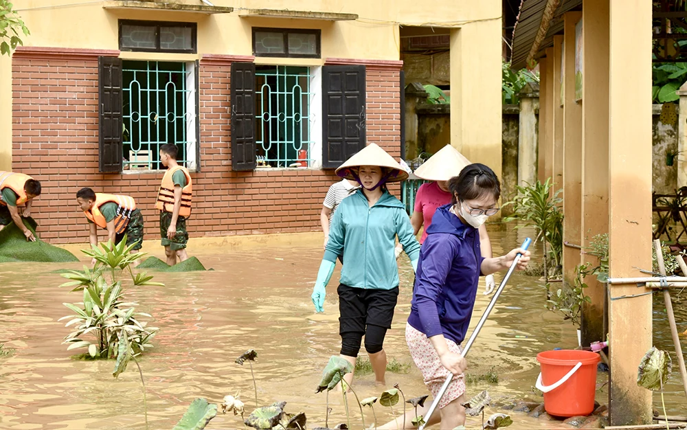 Đảm bảo an toàn cho học sinh đến trường sau mưa lũ
