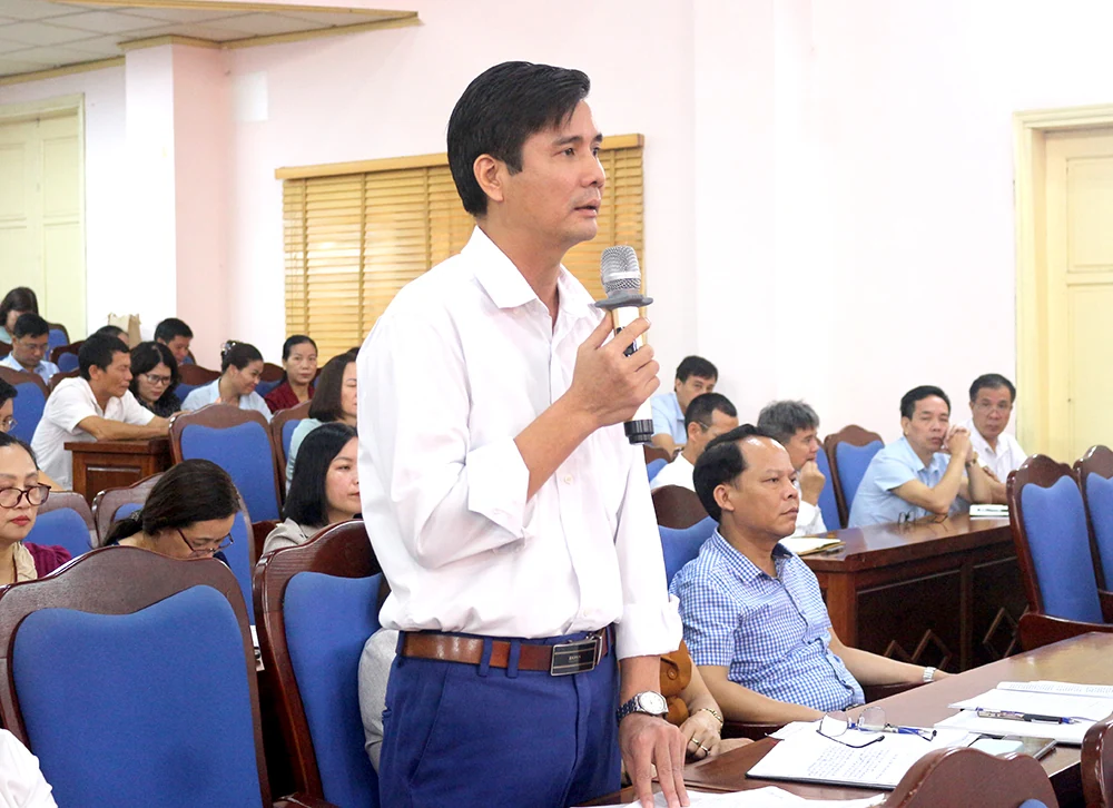 Đối thoại giữa người đứng đầu cấp ủy, chính quyền với người lao động ngành giáo dục