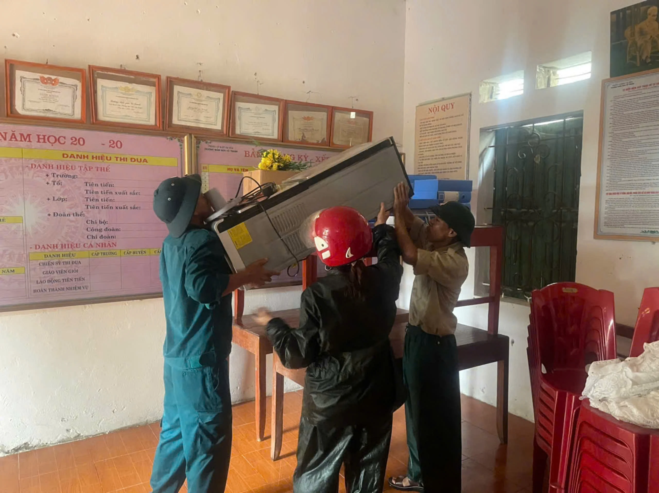 Huyện Hạ Hòa: Học sinh các trường tại xã Vô Tranh, Hiền Lương nghỉ học do mưa lũ 