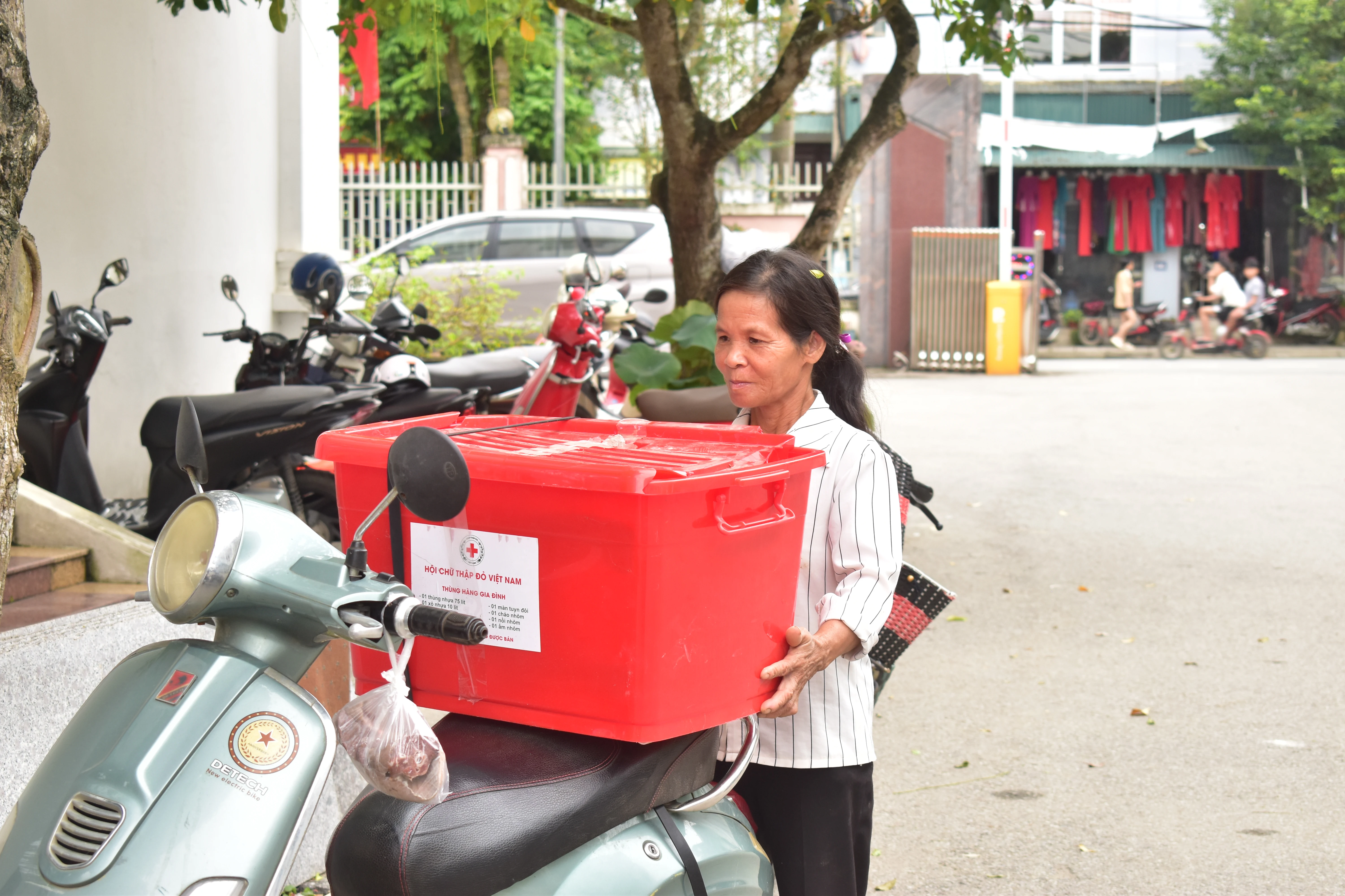 Chung sức cứu trợ Nhân dân vùng lũ