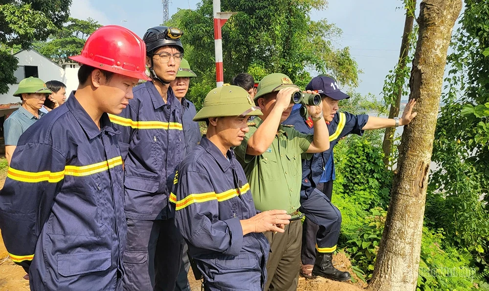 Ngày đêm tìm kiếm cứu hộ, cứu nạn sự cố sập cầu Phong Châu