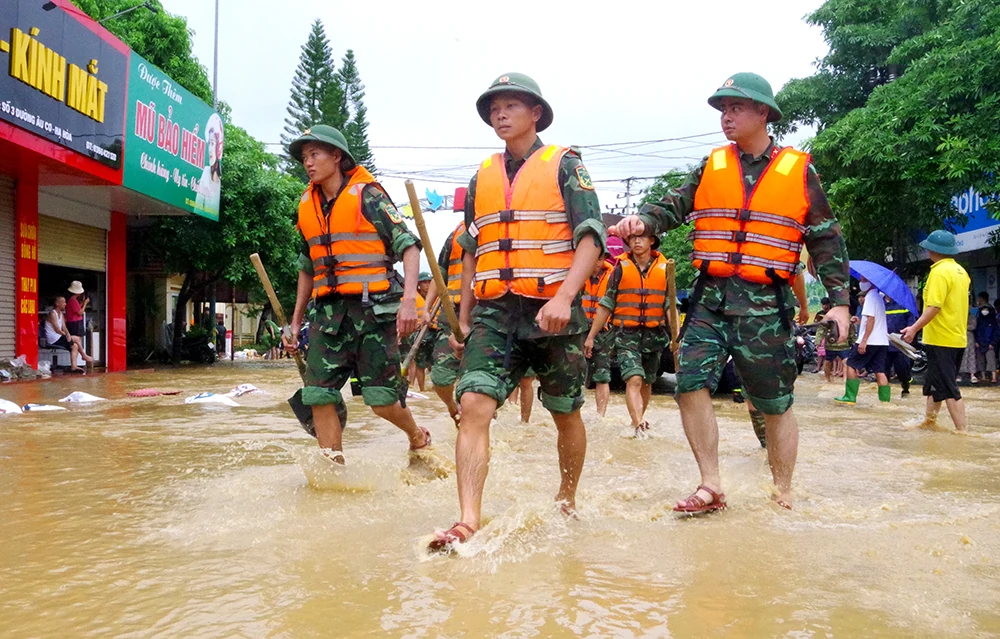 Sáng đẹp tình quân dân trong gian khó
