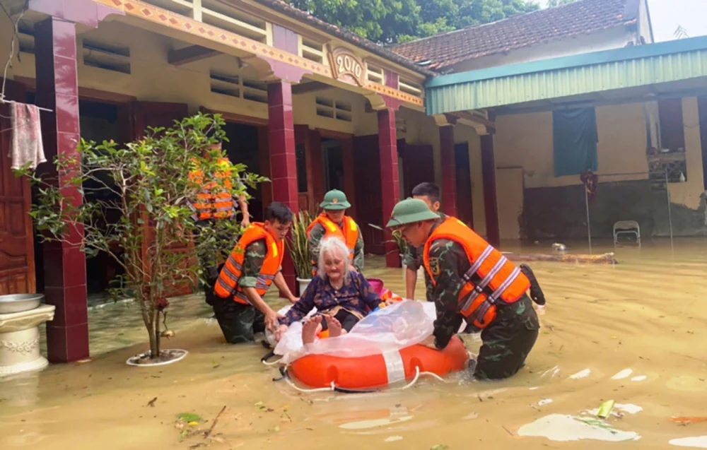 Sáng đẹp tình quân dân trong gian khó