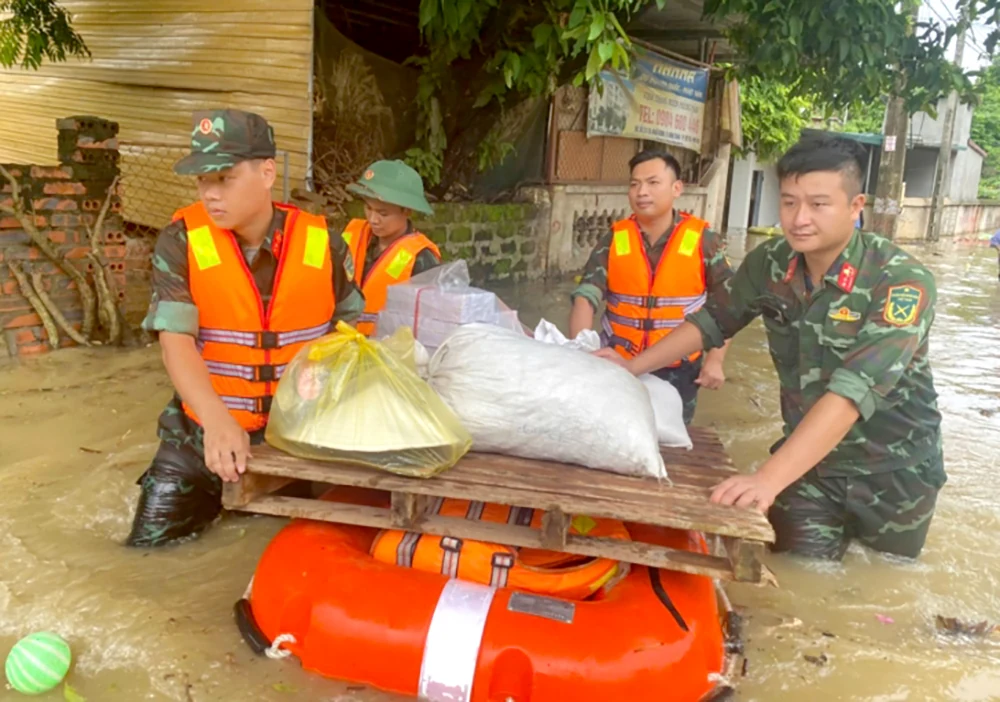 Sáng đẹp tình quân dân trong gian khó