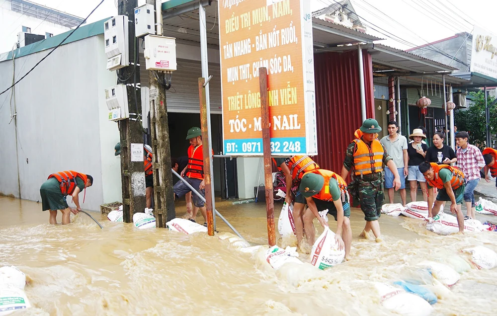 Sáng đẹp tình quân dân trong gian khó