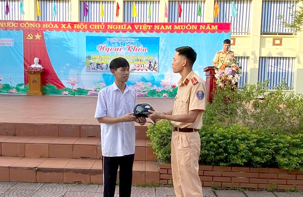 1.360 học sinh được tuyên truyền về trật tự an toàn giao thông