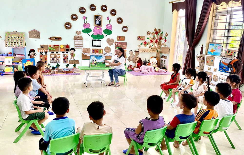 Trường học vùng lũ đón học sinh đi học trở lại