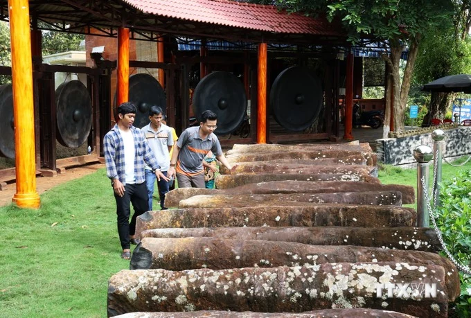 Phát huy vai trò già làng, người có uy tín trong giữ gìn truyền thống, bản sắc văn hóa