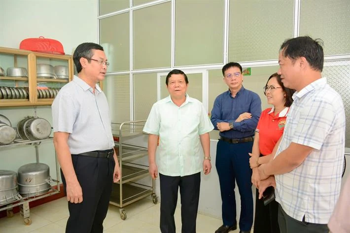 Hỗ trợ ngành GD&ĐT tỉnh khắc phục hậu quả sau bão số 3