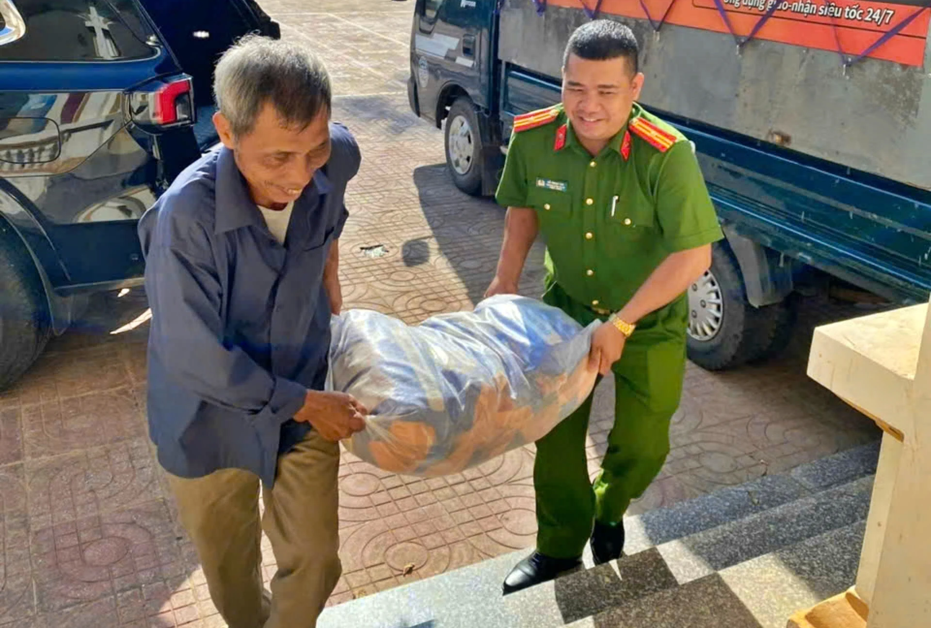 14 ngày giúp Nhân dân khắc phục hậu quả thiên tai