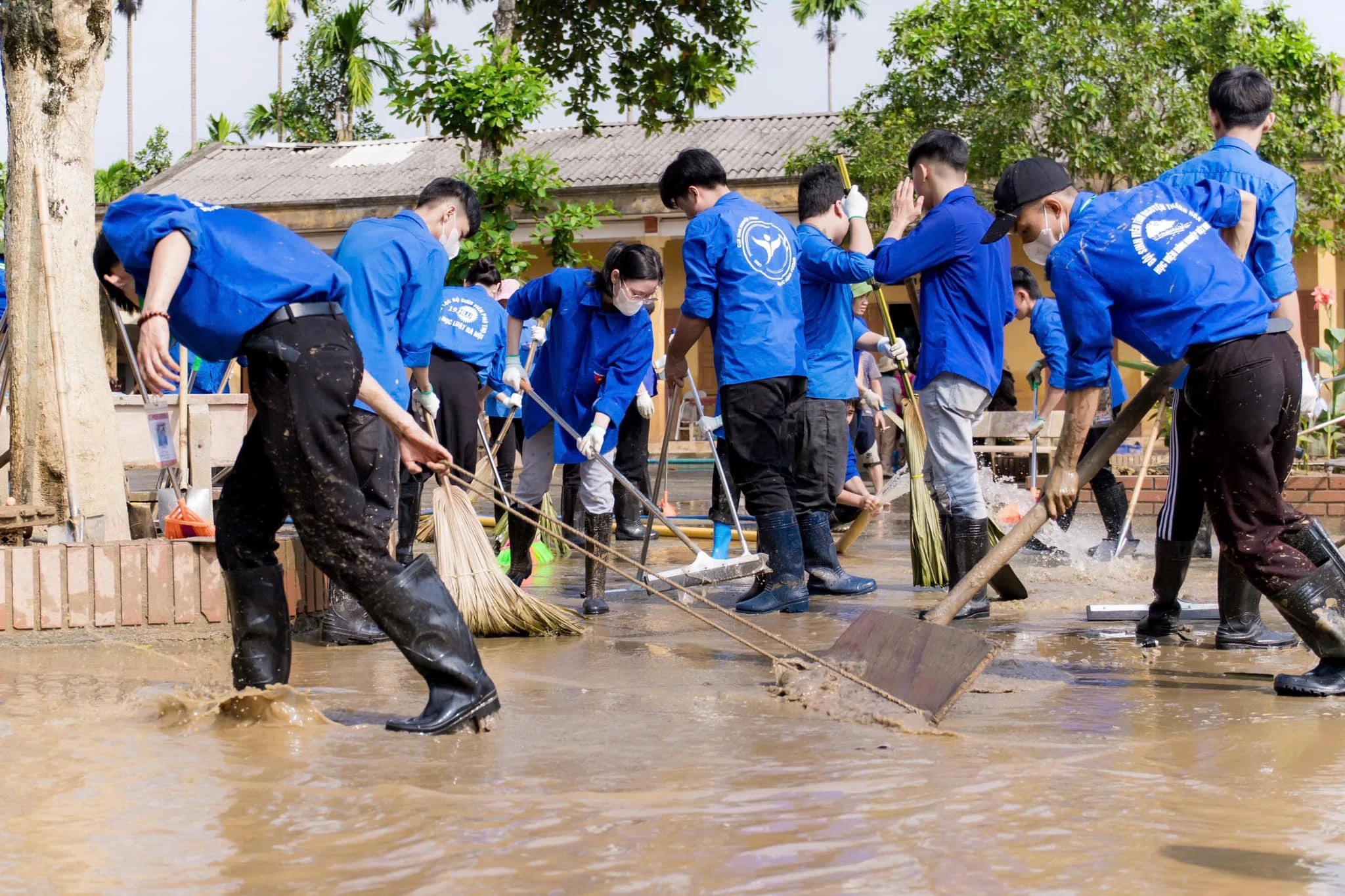 Hướng dẫn trên 150 nhóm thiện nguyện hỗ người dân bị ảnh hưởng cơn bão số 3