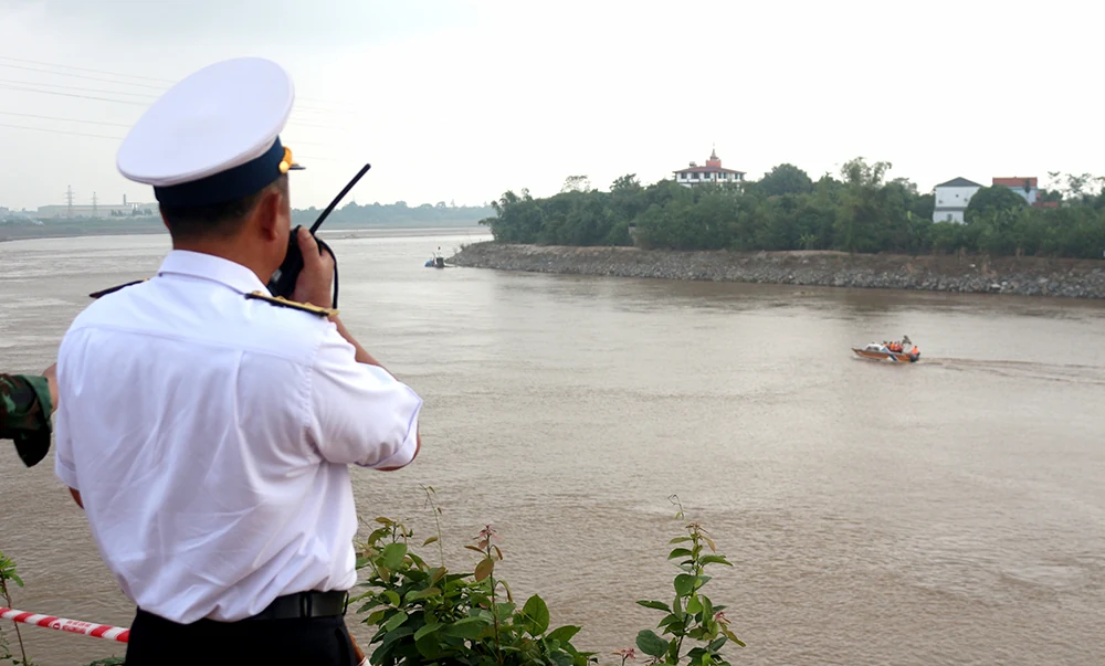 Bộ Quốc phòng hỗ trợ tìm kiếm cứu hộ, cứu nạn và trục vớt cầu Phong Châu