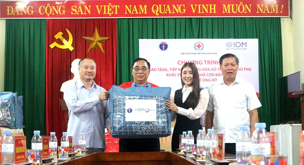 Tiếp nhận hàng hoá, nhu yếu phẩm hỗ trợ Nhân dân bị ảnh hưởng cơn bão số 3