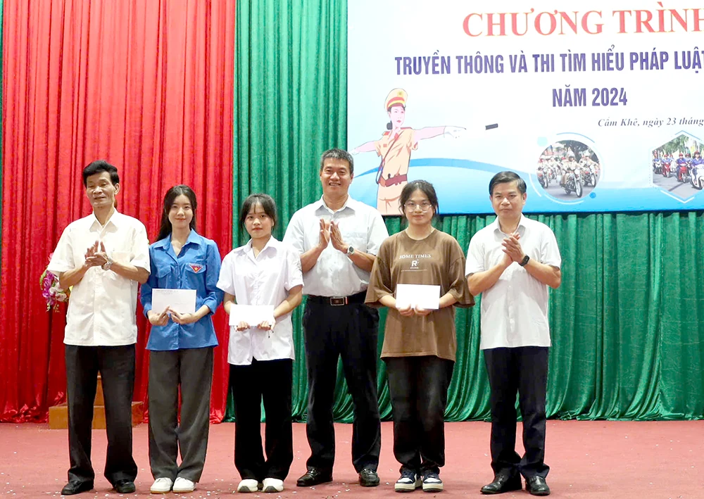 Truyền thông về trật tự an toàn giao thông