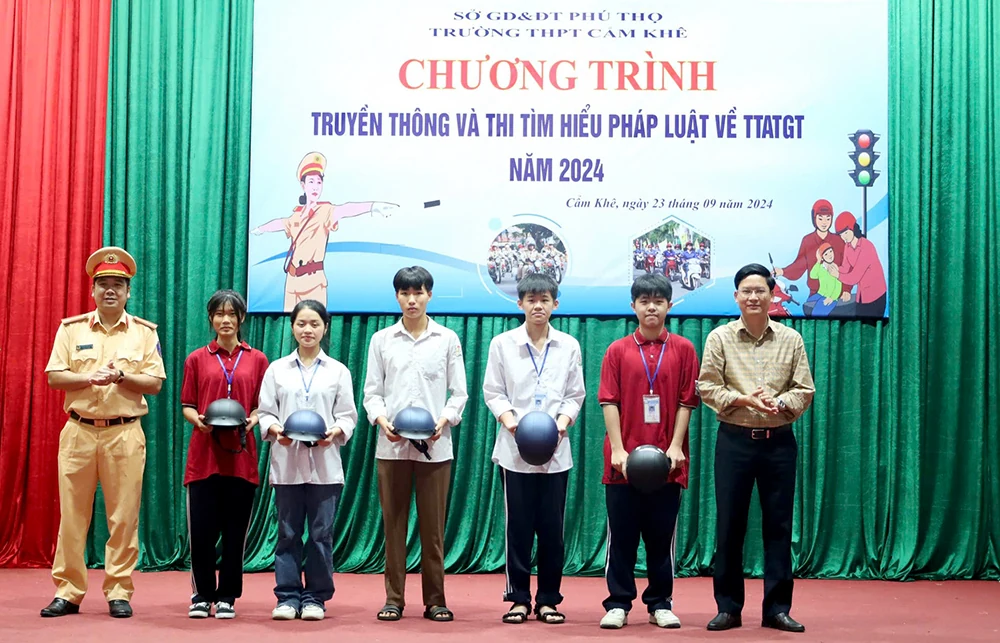 Truyền thông về trật tự an toàn giao thông