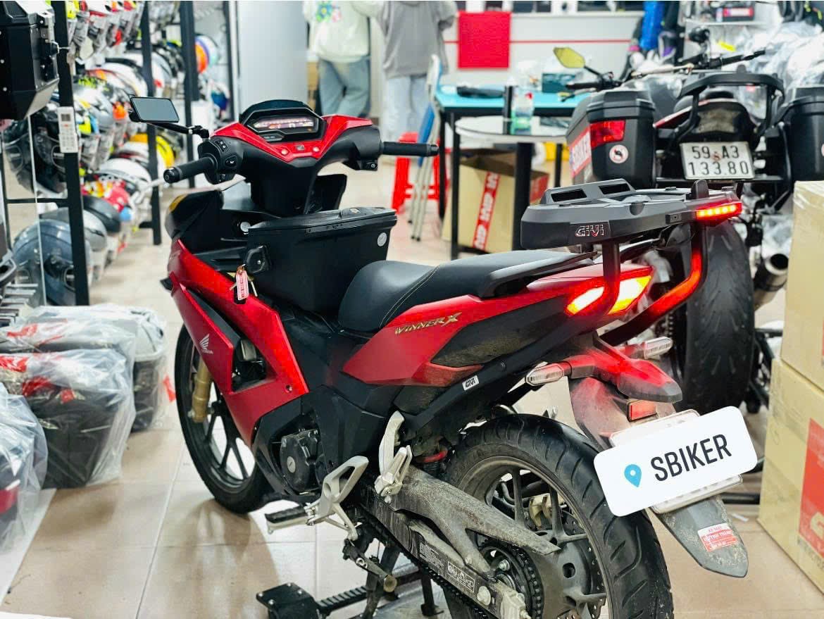 Cảng Givi xe máy Sbiker - Trang bị không thể thiếu trong các chuyến đi dài