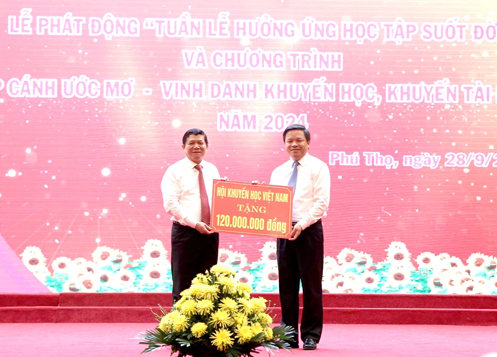 Phát động “Tuần lễ hưởng ứng học tập suốt đời” và vinh danh khuyến học, khuyến tài năm 2024