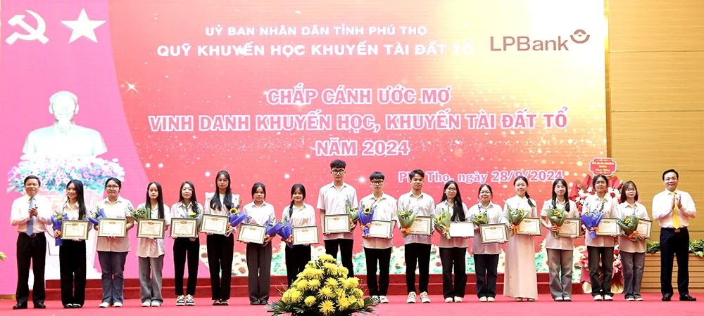 Phát động “Tuần lễ hưởng ứng học tập suốt đời” và vinh danh khuyến học, khuyến tài năm 2024