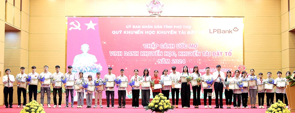 Phát động “Tuần lễ hưởng ứng học tập suốt đời” và vinh danh khuyến học, khuyến tài năm 2024