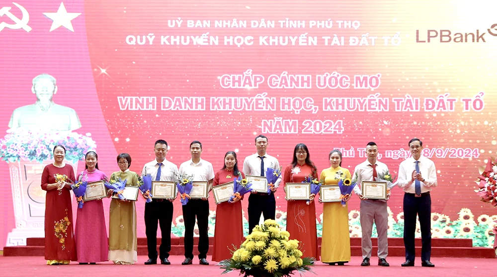 Phát động “Tuần lễ hưởng ứng học tập suốt đời” và vinh danh khuyến học, khuyến tài năm 2024