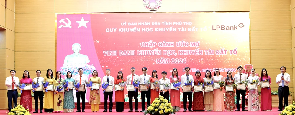 Phát động “Tuần lễ hưởng ứng học tập suốt đời” và vinh danh khuyến học, khuyến tài năm 2024