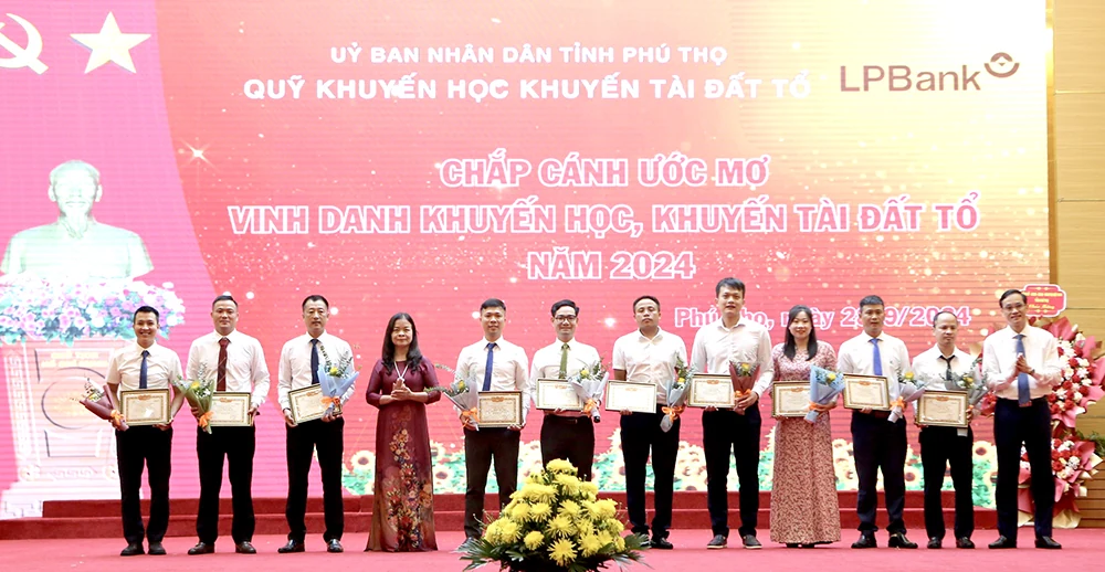 Phát động “Tuần lễ hưởng ứng học tập suốt đời” và vinh danh khuyến học, khuyến tài năm 2024