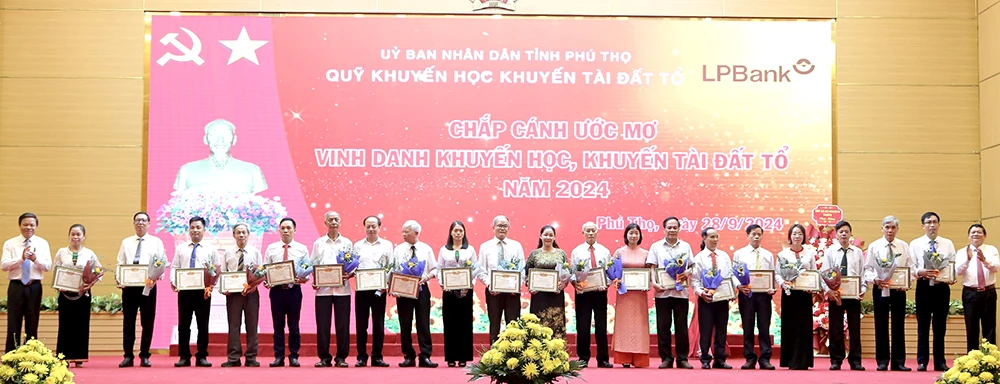 Phát động “Tuần lễ hưởng ứng học tập suốt đời” và vinh danh khuyến học, khuyến tài năm 2024