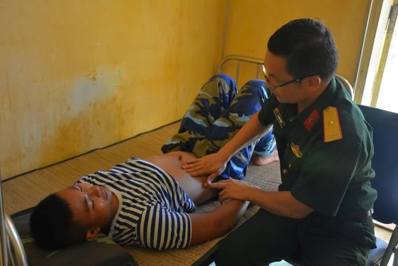 Nỗ lực vì sức khỏe của bộ đội và nhân dân