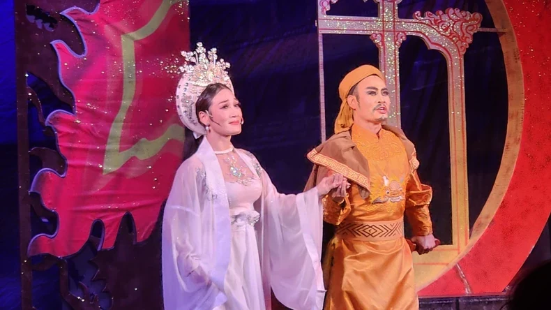 Trình diễn vở Cải lương “Mặt trời đêm thế kỷ” ủng hộ đồng bào sau bão Yagi