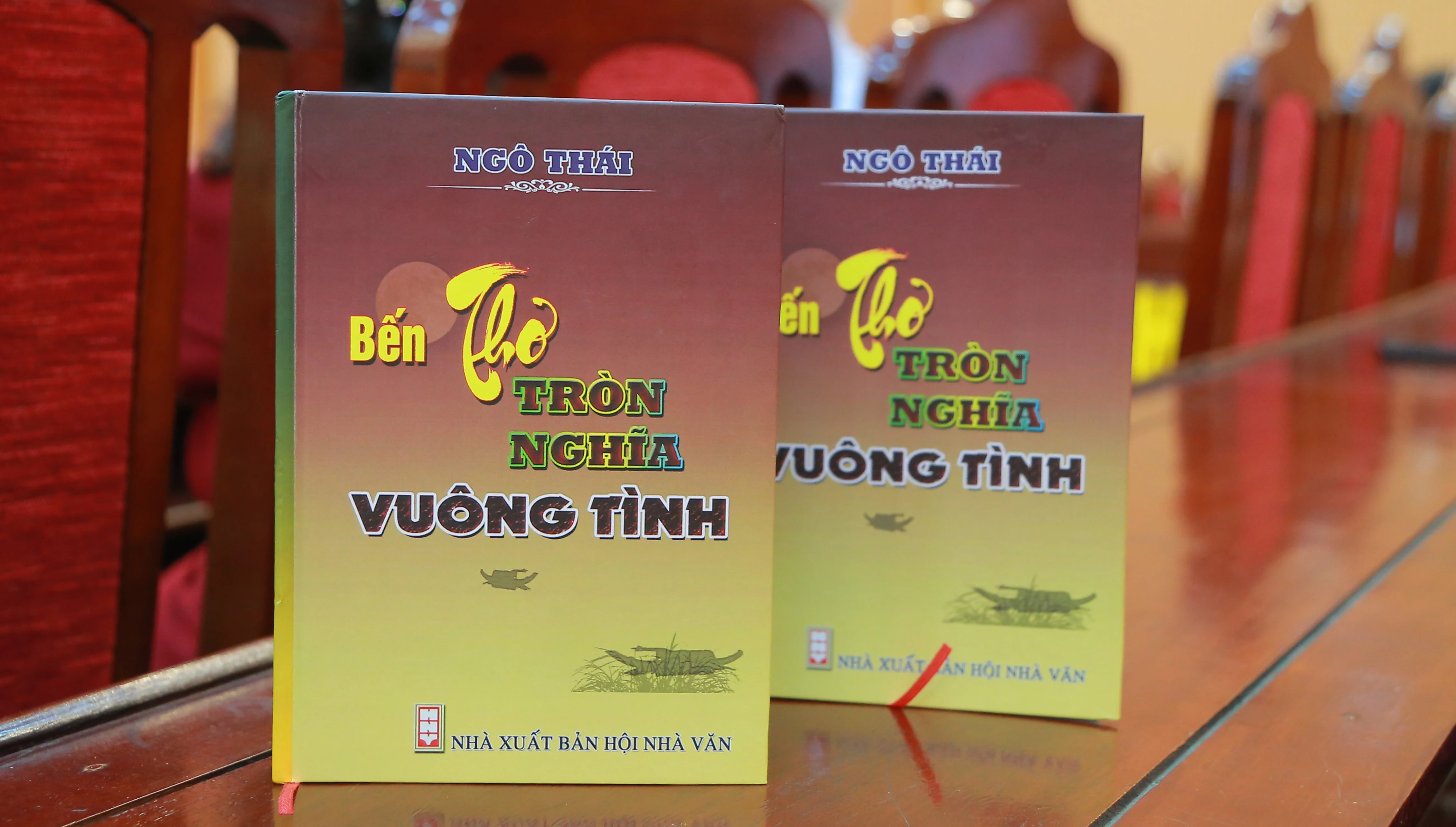 Ra mắt tác phẩm “Bến thơ tròn nghĩa vuông tình”