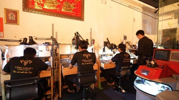 Tâm Luxury và hành trình trở thành “người khổng lồ”