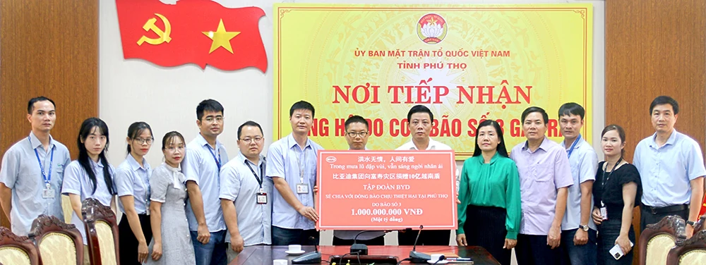 Thăm, tặng quà, hỗ trợ khắc phục hậu quả cơn bão số 3