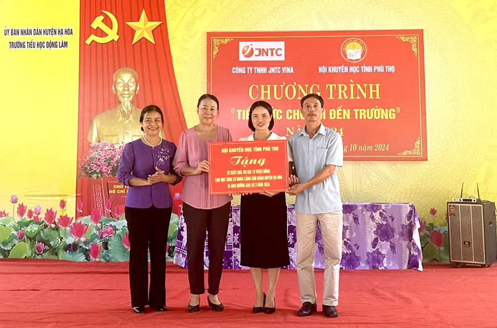Chương trình “Tiếp sức cho em đến trường” năm 2024
