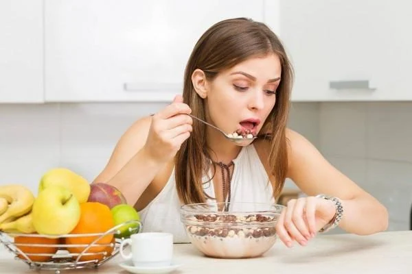 Những lợi ích bất ngờ của việc ăn chậm lại