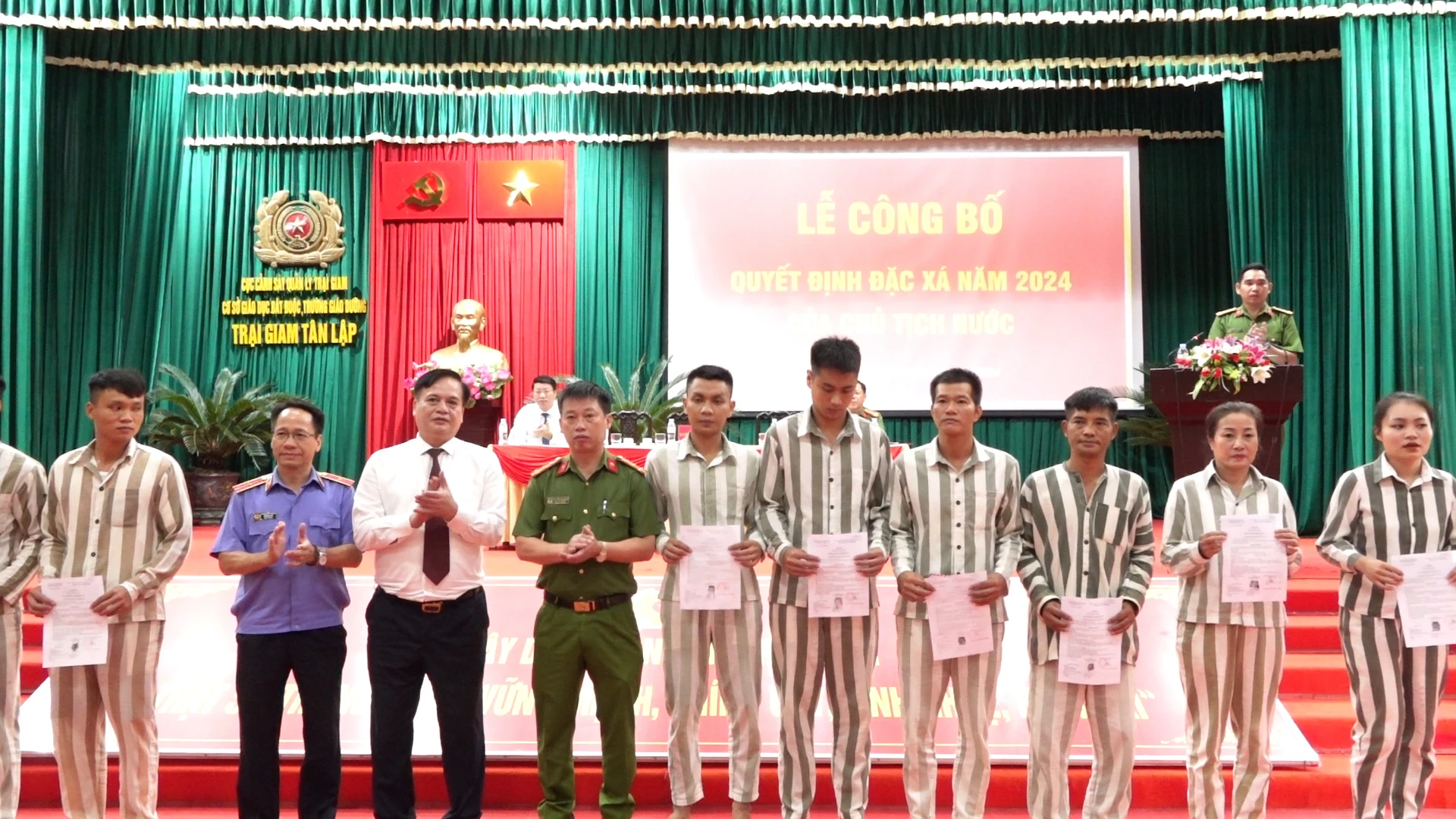 Công bố quyết định đặc xá của Chủ tịch nước tại Trại giam Tân Lập