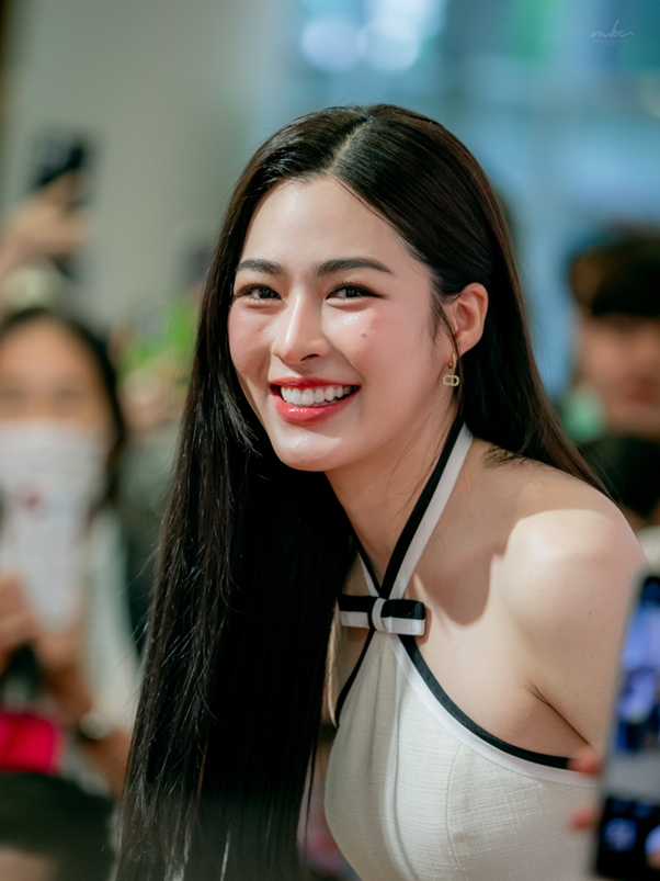 Lingling Kwong - Nhan sắc nàng hậu xinh đẹp của đài Channel 3