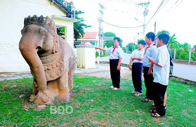 Về thăm Nhơn Hậu