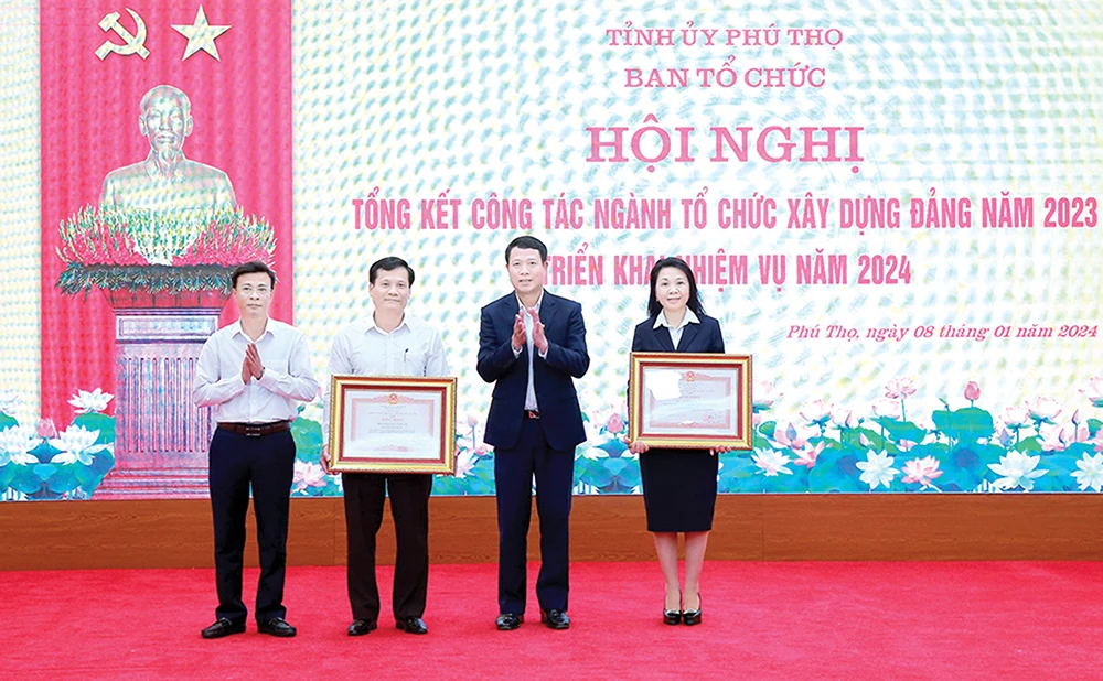 Xây dựng đội ngũ cán bộ làm công tác Tổ chức xây dựng Đảng