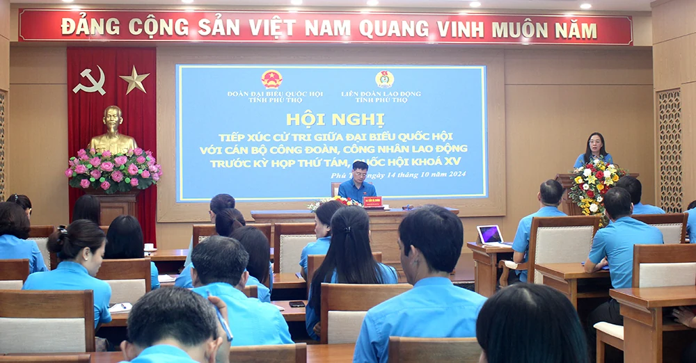 Tiếp xúc cử tri là cán bộ công đoàn, công nhân lao động