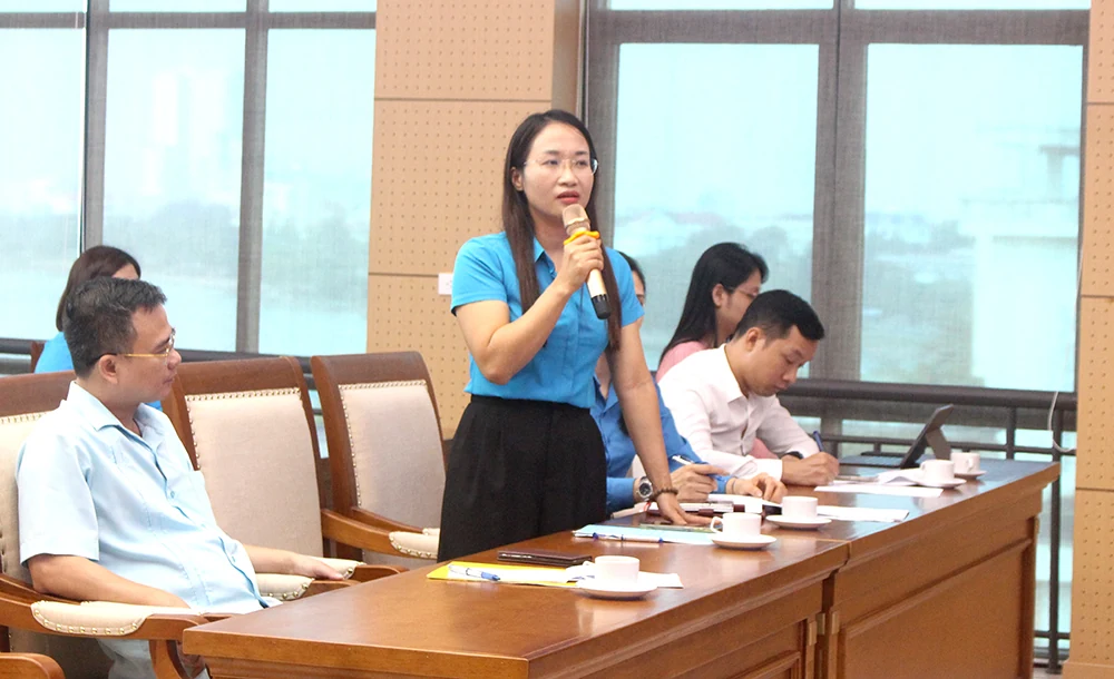 Tiếp xúc cử tri là cán bộ công đoàn, công nhân lao động
