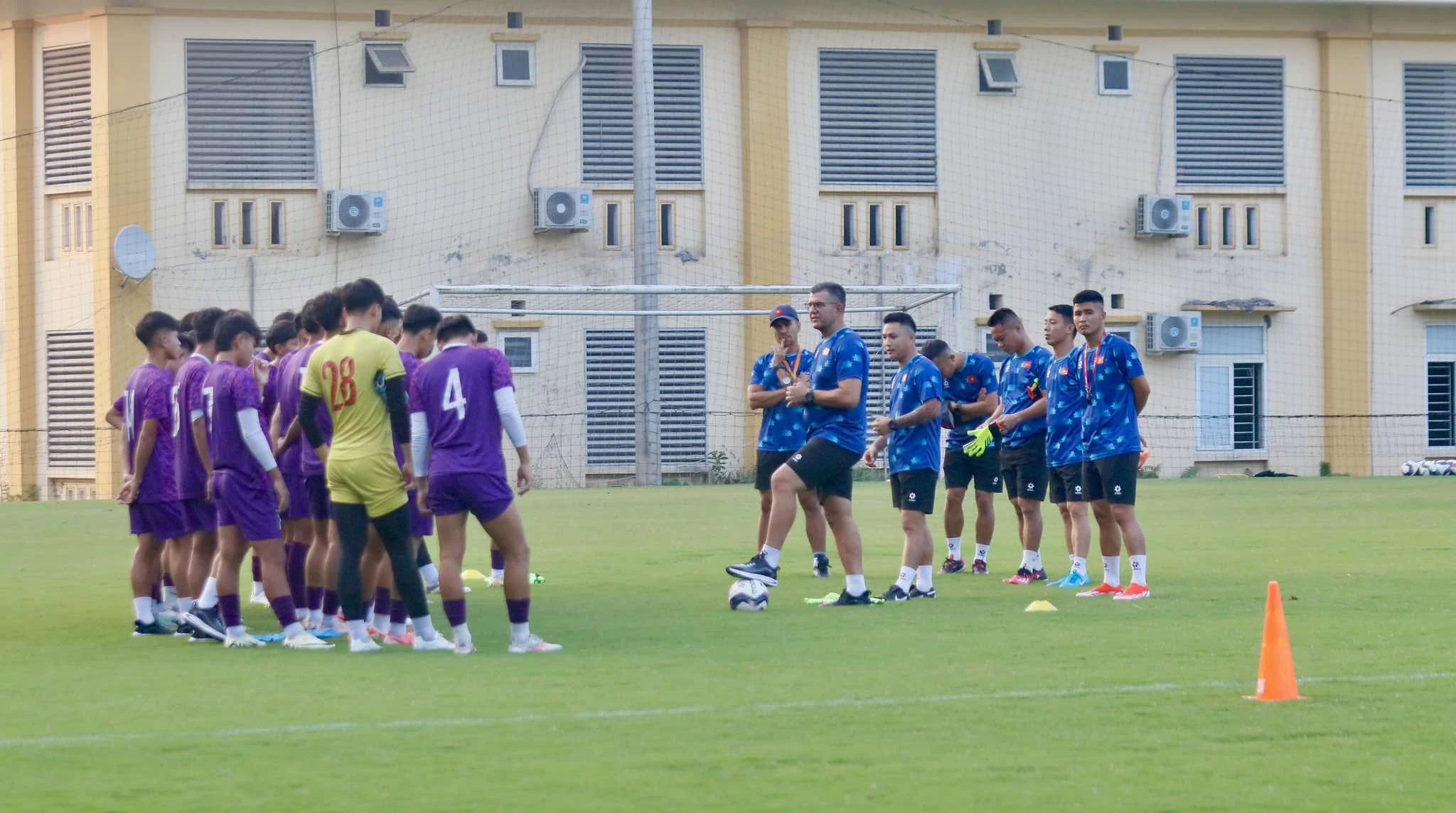U17 Việt Nam có buổi tập đầu tiên tại Phú Thọ