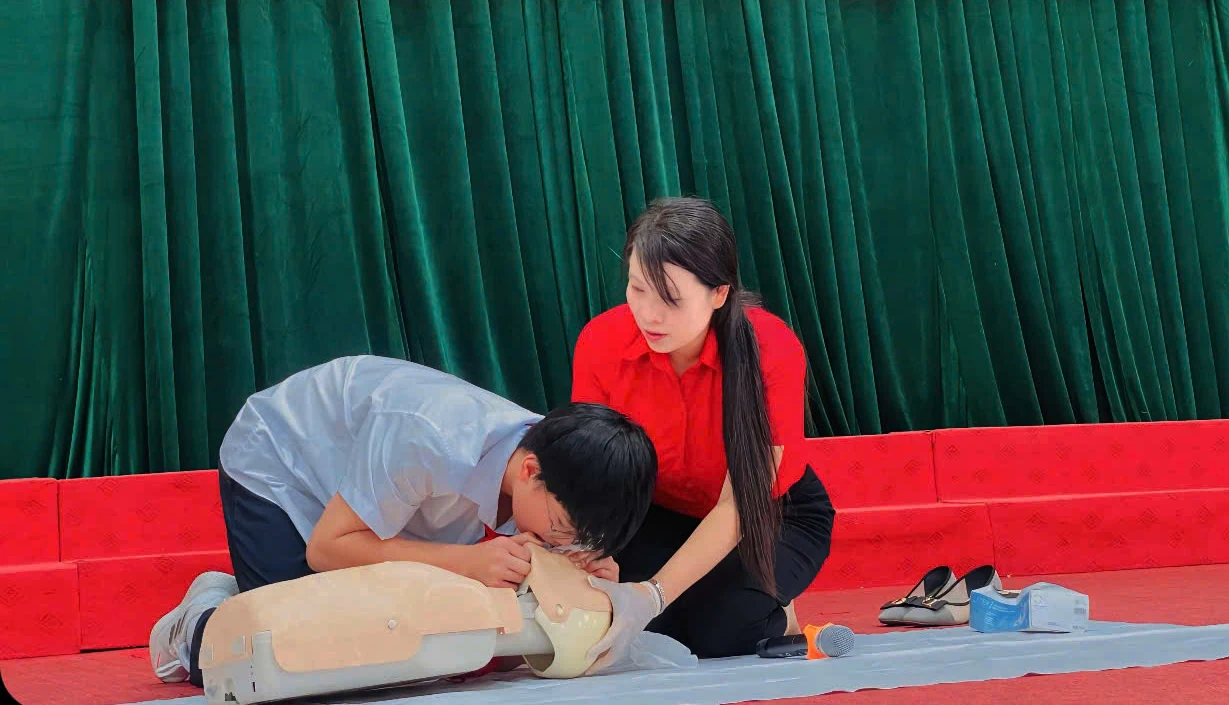Tập huấn sơ cấp cứu phòng tránh tai nạn thương tích cho học sinh