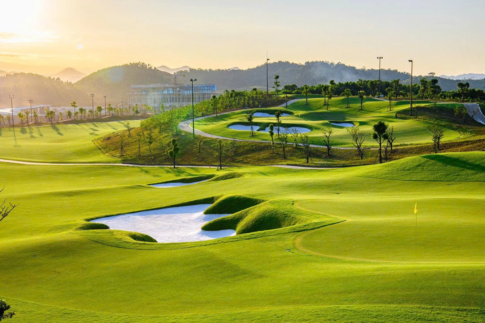 Văn Lang Empire T&T Golf Club mở cửa những hố golf đầu tiên