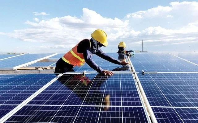 Điện mặt trời mái nhà dư thừa được bán lên hệ thống điện quốc gia