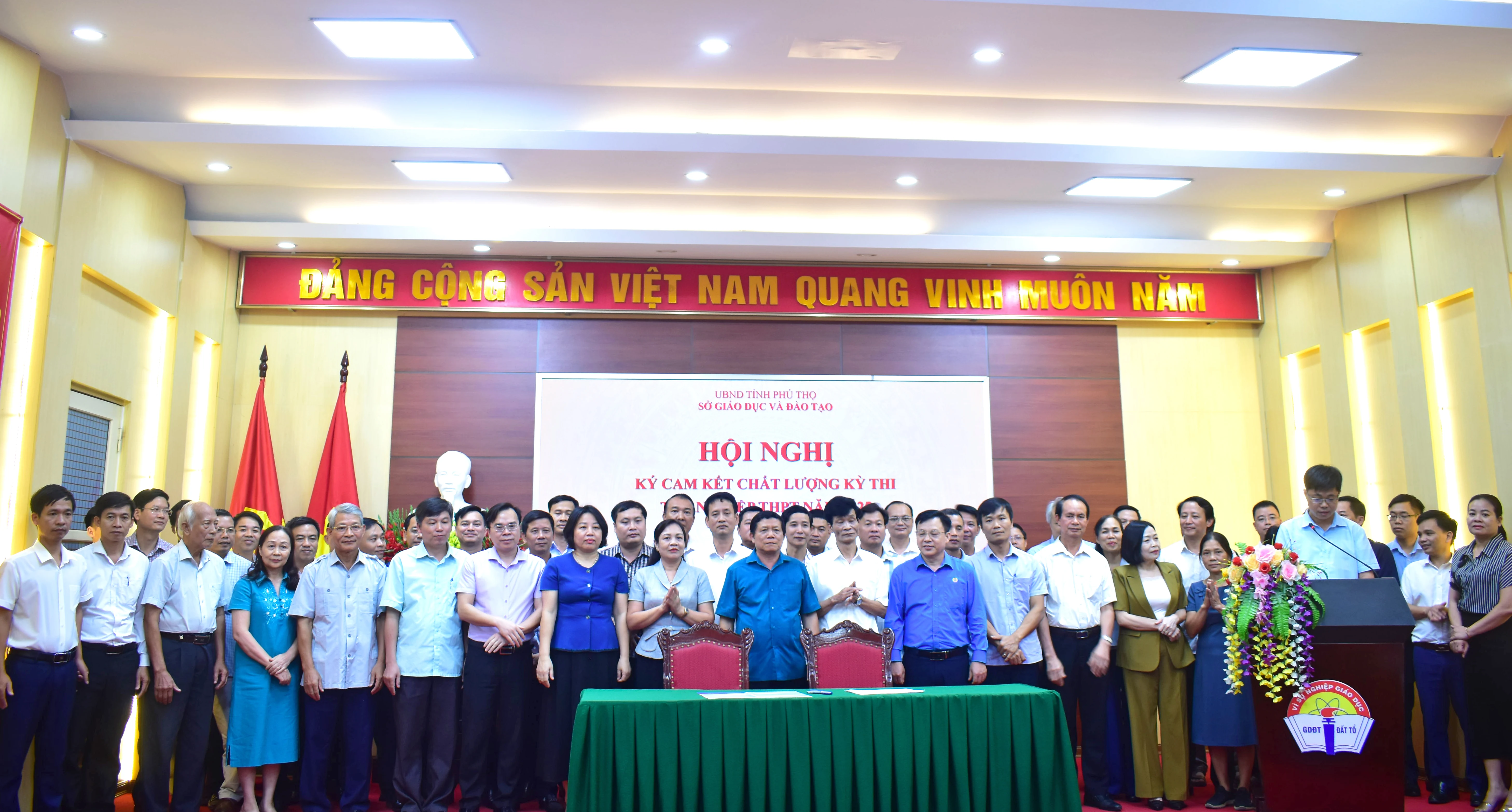 Hội nghị ký cam kết chất lượng Kỳ thi tốt nghiệp THPT năm 2025