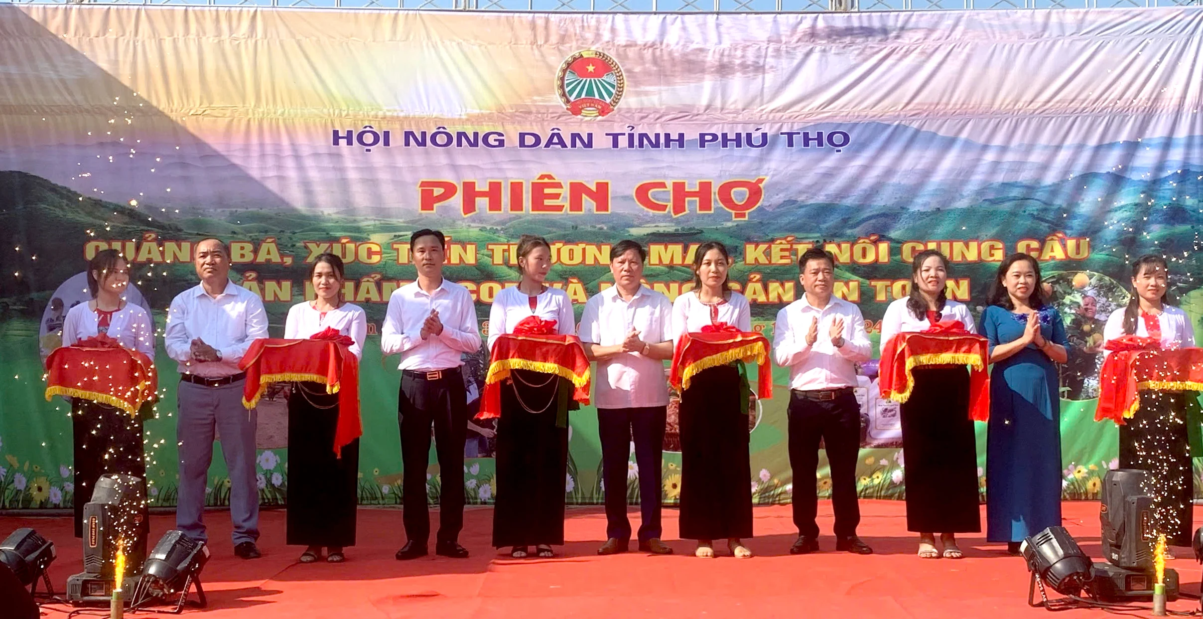 Market to promote OCOP products and safe agricultural products