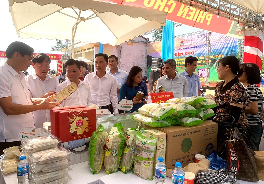 Market to promote OCOP products and safe agricultural products
